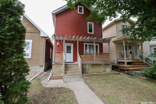 2248 Halifax St, House with 3 bedrooms, 2 bathrooms and 2 parking in Regina SK | Card Image