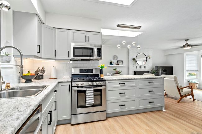 762 Christopher Rd, House other with 3 bedrooms, 2 bathrooms and 3 parking in Campbell River BC | Image 12