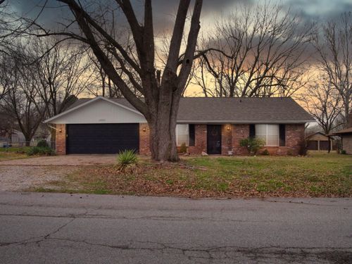 2202 G St Sw, Miami, OK, 74354-9047 | Card Image