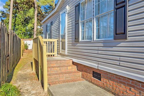 304 1st St, Pembroke, NC, 28372-9572 | Card Image