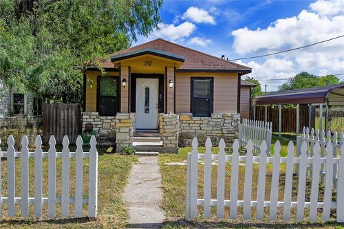 212 Hugh St, Sinton, TX, 78387-3329 | Card Image