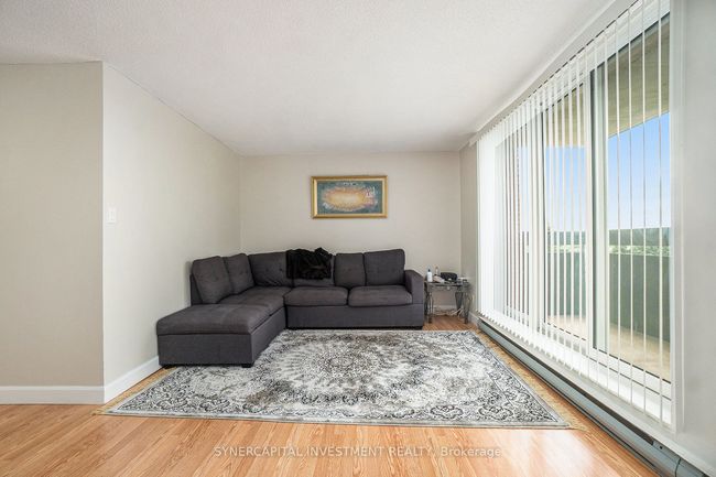 615 - 2000 Jasmine Cres, Condo with 3 bedrooms, 2 bathrooms and 1 parking in Ottawa ON | Image 4