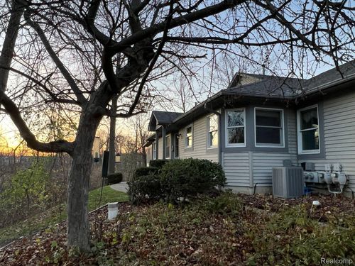 2351 Golden Pond, Fenton, MI, 48430-1098 | Card Image