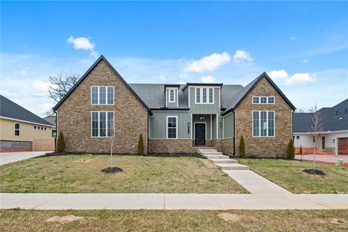 810 Greenhorn St, Bentonville, AR, 72712-3381 | Card Image