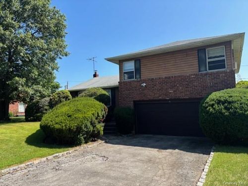 26 Duke Dr, New Hyde Park, NY, 11040-1239 | Card Image