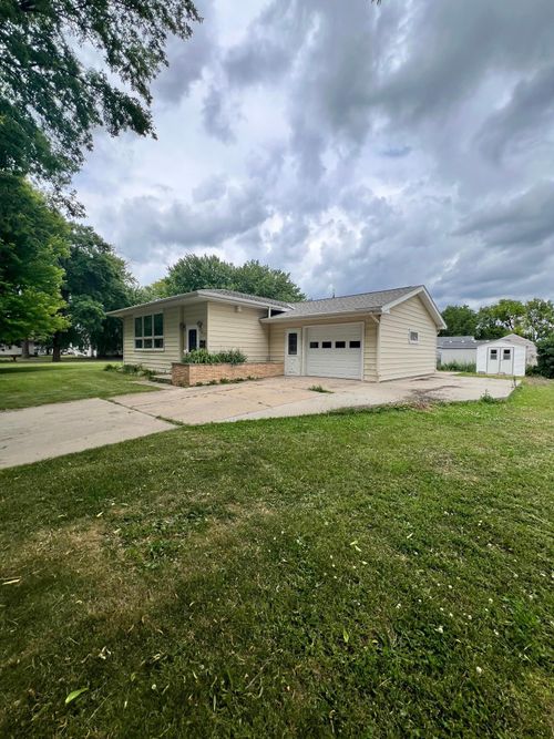 316 W 2nd St, Madison, MN, 56256-1414 | Card Image