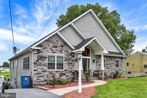 223 Colebrook Rd, Elizabethtown, PA, 17022-9790 | Card Image