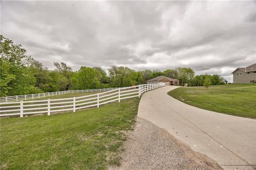 32564 204th St, Leavenworth, KS, 66048-7701 | Card Image