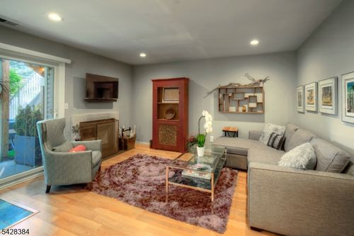 11 Tory Ct, Bedminster, NJ, 07921-1817 | Card Image