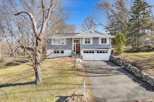 7 Bracken Rd, Ossining, NY, 10562-2116 | Card Image