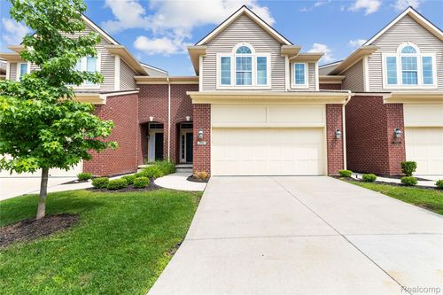 7512 Berry Wood Ln, West Bloomfield, MI, 48322-2789 | Card Image