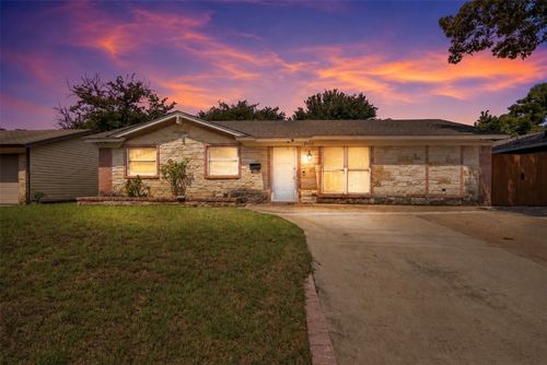 2009 Red Oak Dr, Irving, TX, 75060-6930 | Card Image