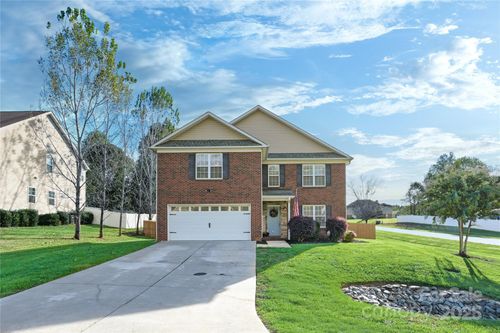 305 High Knoll Dr, Walkertown, NC, 27051-9660 | Card Image