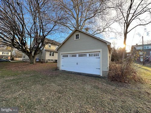 garage-194 Shewell Avenue, DOYLESTOWN, PA, 18901 | Card Image