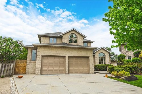 301 Parkwood Crescent, Hamilton, ON, L8V5B5 | Card Image