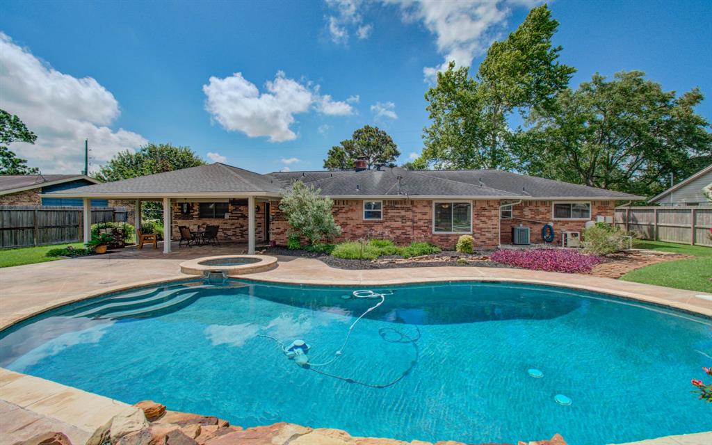 Bridgette Ln, Baytown, TX 77523