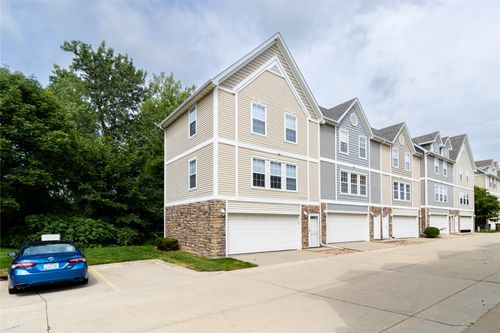 1106 Fieldstone Ln, Pleasant Hill, IA, 50327-8009 | Card Image
