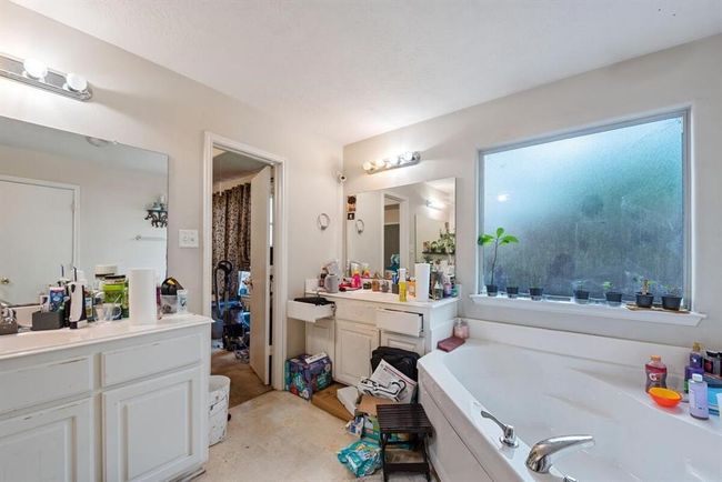 16145 Sun View Ln, House other with 4 bedrooms, 2 bathrooms and 2 parking in Conroe TX | Image 7