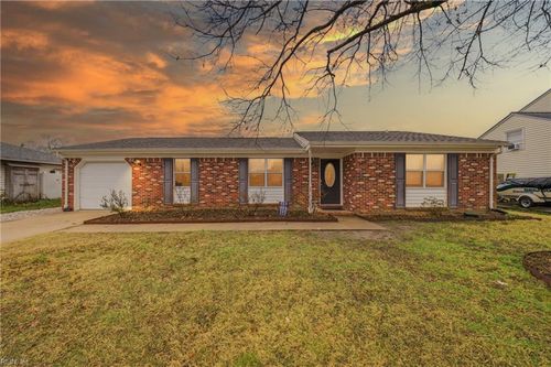 2009 Livingston Oak Dr, Virginia Beach, VA, 23464-8247 | Card Image