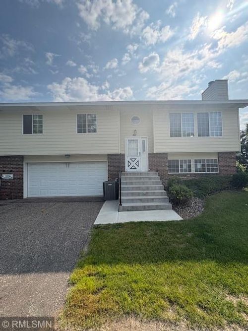 421 Dorland Rd S, Maplewood, MN, 55119-5561 | Card Image