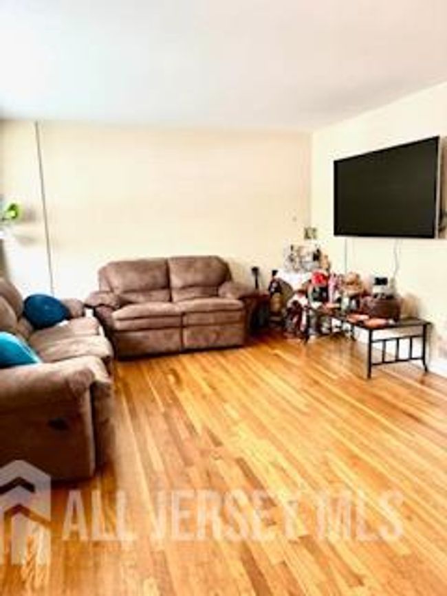 318 High St, Townhouse with 3 bedrooms, 2 bathrooms and null parking in Perth Amboy NJ | Image 8