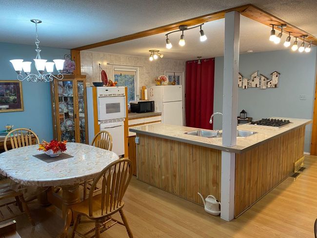5126 49 Th Ave, House other with 4 bedrooms, 2 bathrooms and 6 parking in Wanham AB | Image 6