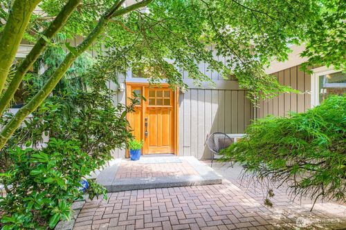 11446 Ohde Ave, Kirkland, WA, 98033-3995 | Card Image