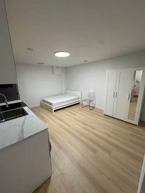 studio-3-1536 Duthie Ave, Burnaby, BC, V5A2R6 | Card Image