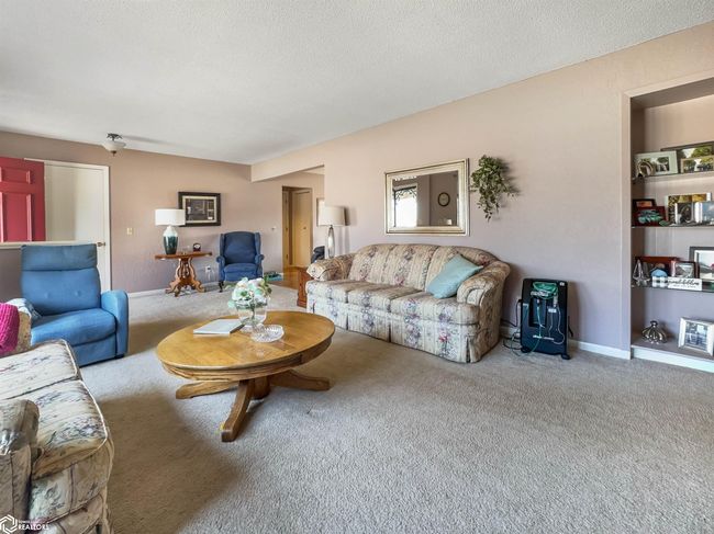 1604 Club View Dr, Home with 3 bedrooms, 2 bathrooms and 2 parking in Hampton IA | Image 12