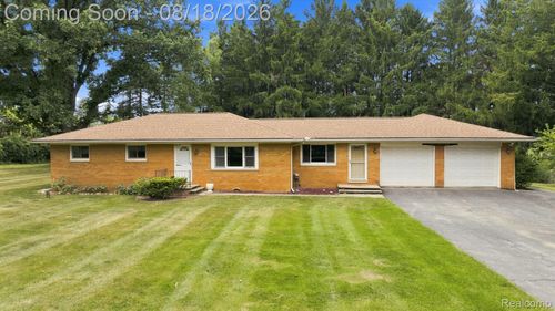 25 E Oakwood Rd, Oxford, MI, 48371-1701 | Card Image