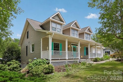 104 Meadow Lake Rd, Asheville, NC, 28803-9002 | Card Image