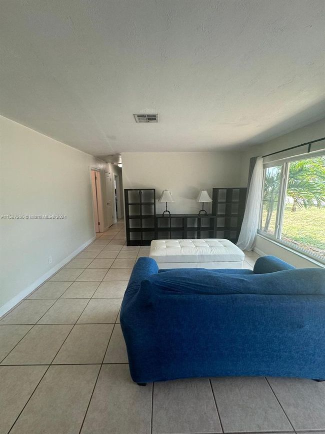 830 Sw 1st Ave, House other with 3 bedrooms, 2 bathrooms and null parking in Pompano Beach FL | Image 5