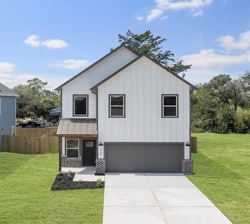 735 20th St, Hempstead, TX, 77445-4057 | Card Image