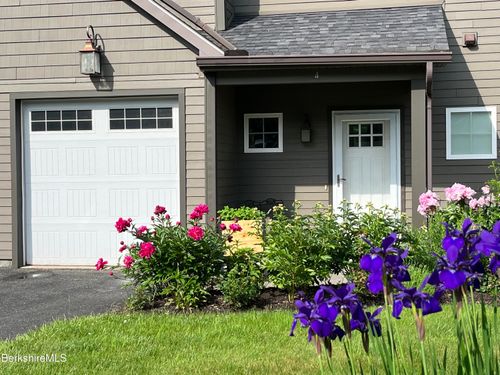 4-4 Evergreen Trl, Lenox, MA, 01240-2121 | Card Image