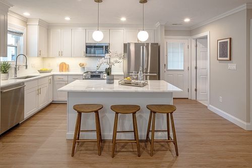 15-15 Mickelson Ln, Bedford, MA, 01730-1133 | Card Image