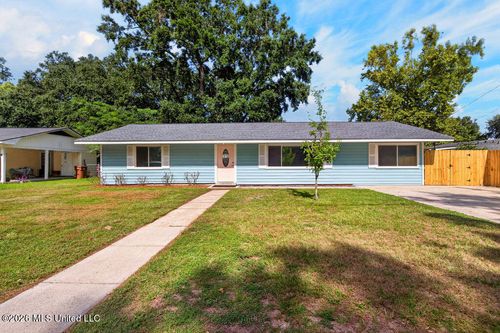 117 Olson Ave, Long Beach, MS, 39560-5825 | Card Image
