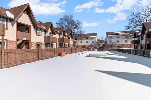 6206 Robinson St, Overland Park, KS, 66202-3055 | Card Image