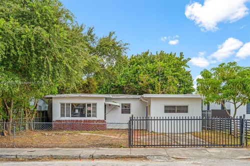 350 Nw 45th St, Miami, FL, 33127-2661 | Card Image