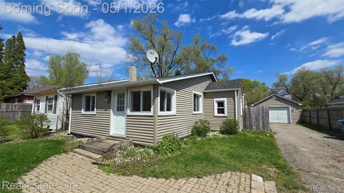 3148 Woodlawn St, Commerce Twp, MI, 48390-1492 | Card Image