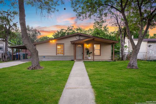835 Deely Pl, San Antonio, TX, 78221-3040 | Card Image