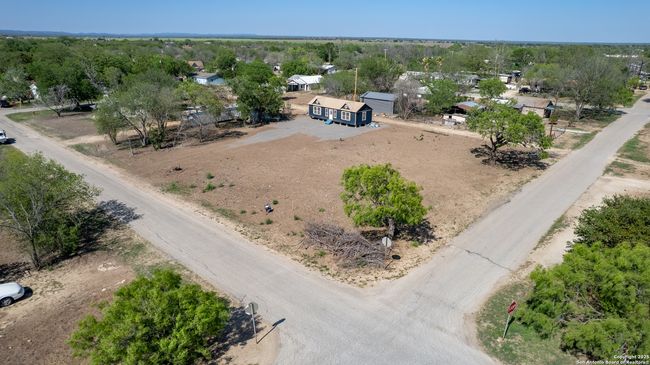 808 Austin St, Home with 0 bedrooms, 0 bathrooms and null parking in Sabinal TX | Image 4
