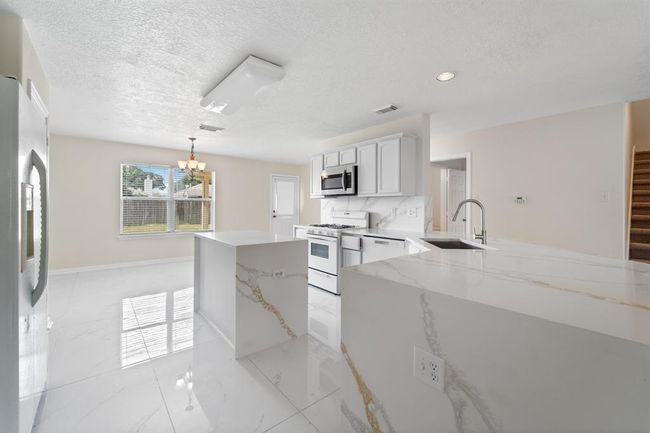 1022 Vera Cruz Dr, House other with 6 bedrooms, 4 bathrooms and 2 parking in Rosenberg TX | Image 5