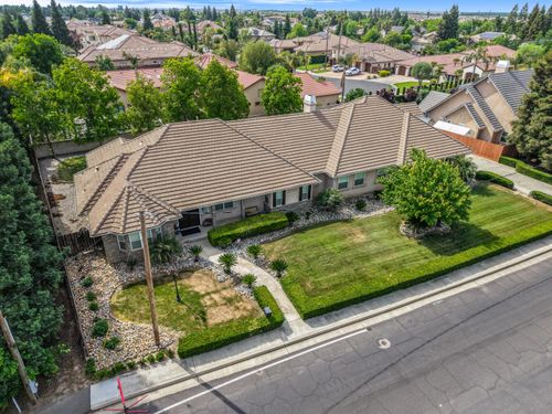 2615 N Linwood St, Visalia, CA, 93291-9215 | Card Image