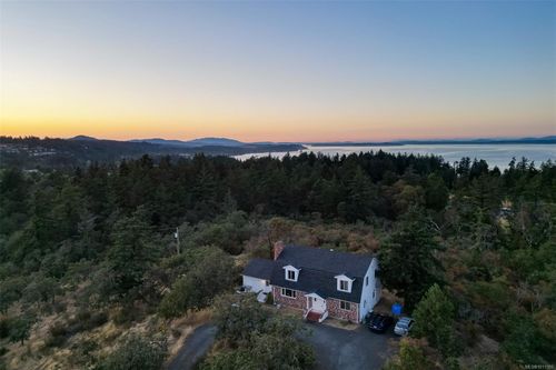 4589 Blenkinsop Rd, Saanich, BC, V8X2C7 | Card Image