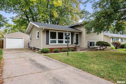 2625 Holly Dr, Bettendorf, IA, 52722-3037 | Card Image
