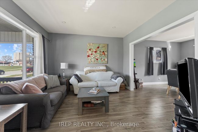 394 Crawford Ave, House other with 3 bedrooms, 1 bathrooms and 1 parking in Windsor ON | Image 6