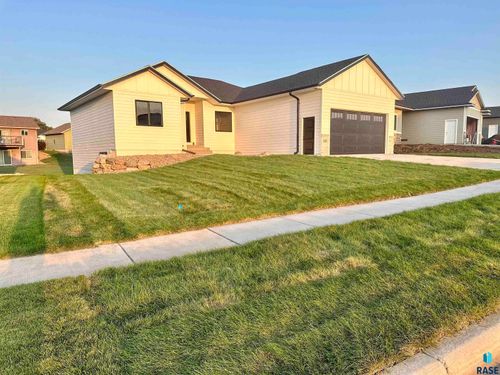 128 Skyline Dr, Valley Springs, SD, 57068-7319 | Card Image