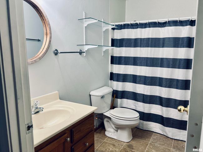 1-4 - 1010 & 1012 W Lee Avenue, Home with 0 bedrooms, 0 bathrooms and 8 parking in Marion IL | Image 12