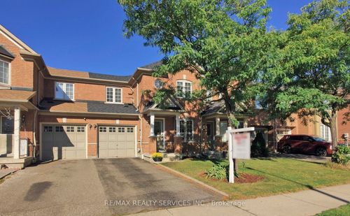 16 Fairway Crt, Brampton, ON, L6Z4W4 | Card Image