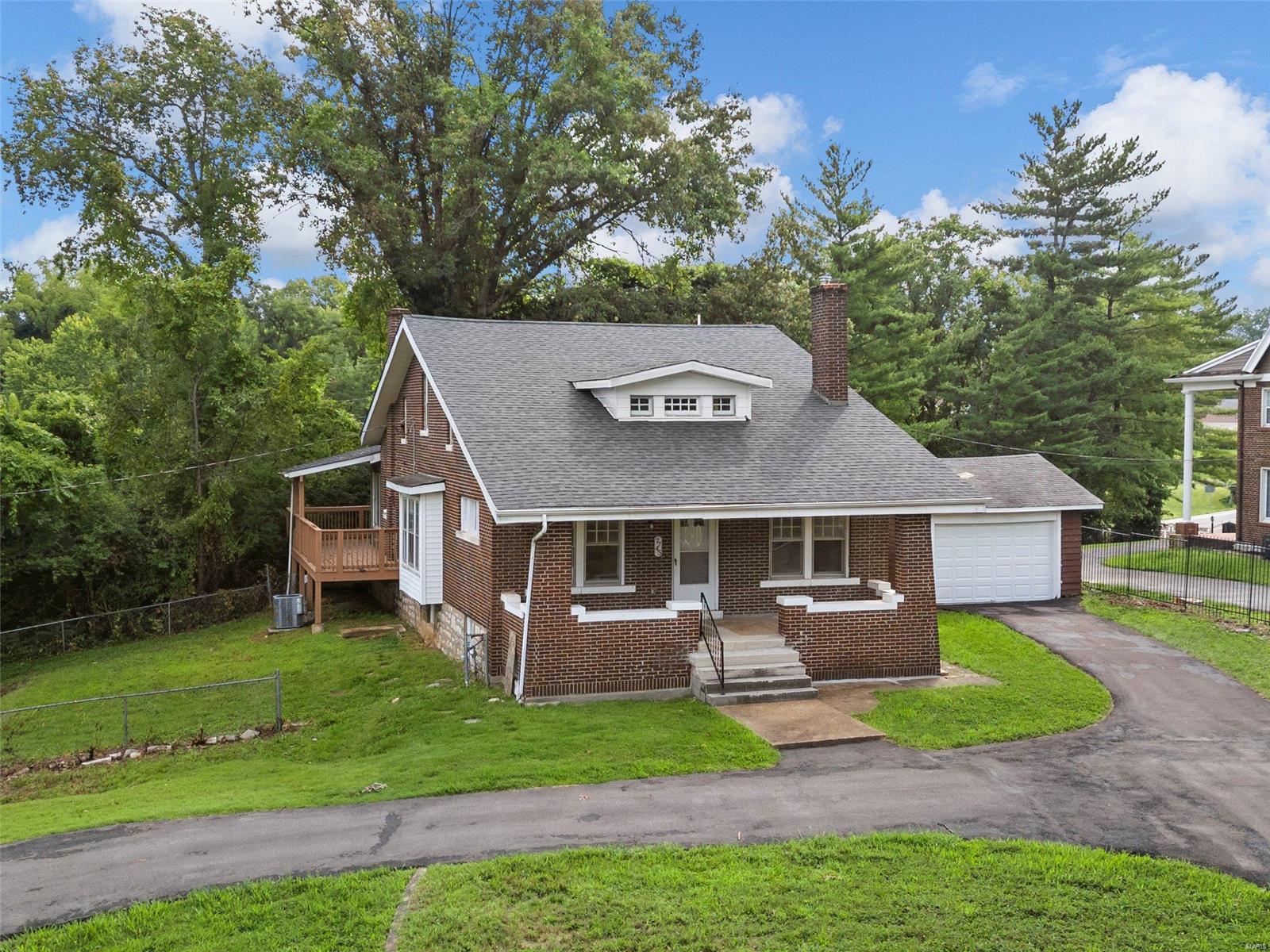 Circle Dr, Saint Louis, MO 63121